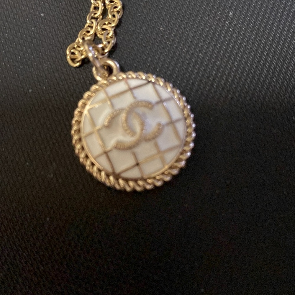 CHANEL CHARM AUTHENTIC ZIPPER PULL WITH AN UNBRANDED GOLD CHAIN
